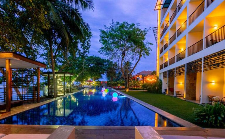 10 Hotel Di Anyer Pinggir Pantai Yang Nyaman - Anak Cilegon